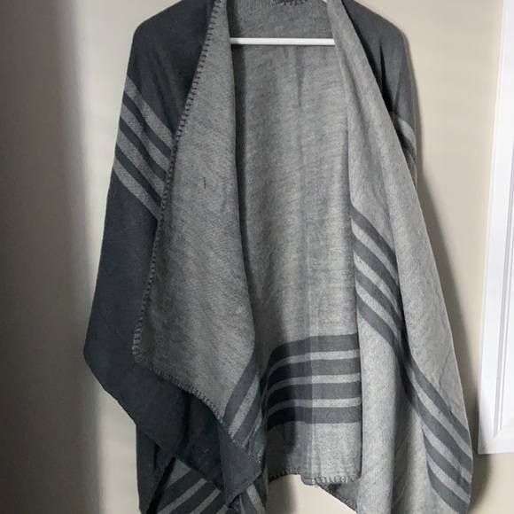 Reversible wrap - Picture 2 of 2